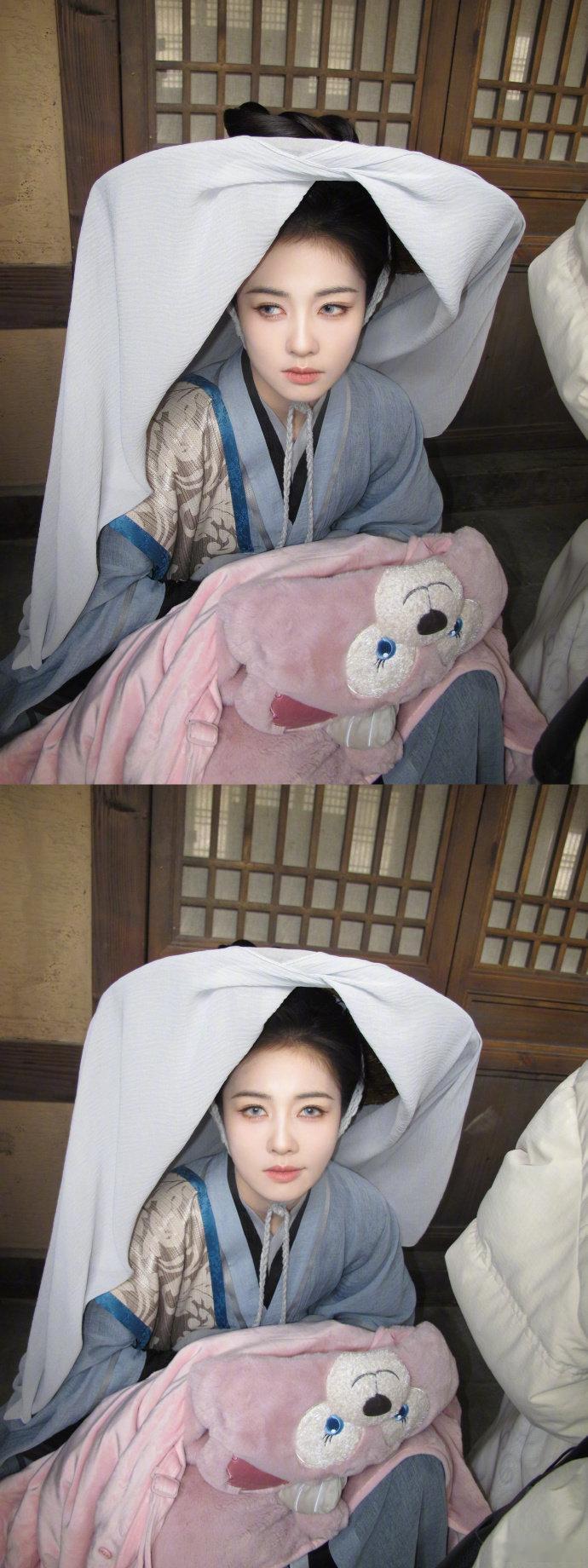 白鹿蓝色美瞳白鹿晒出自己戴蓝色美瞳的照片，这个蓝瞳真的是美到我了。白鹿浅色美瞳