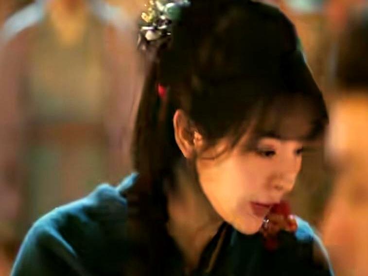 看逐玉宋砚被套麻袋揍的时候，我直接拍得沙发咚一声响。
你说这男的有多离谱，早年