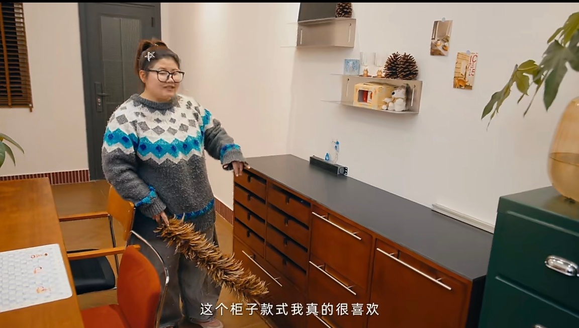 95后回村用拼多多爆改40年老房回乡不是退路，是另一种活法！95后女孩带着老公回