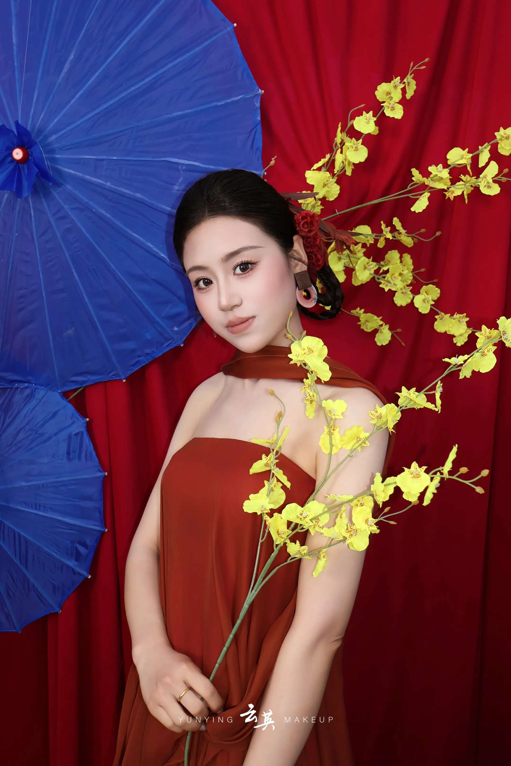 化妆师的快乐，就是给客户做一套超惊艳的妆造然后看着她在镜头里闪闪发光～