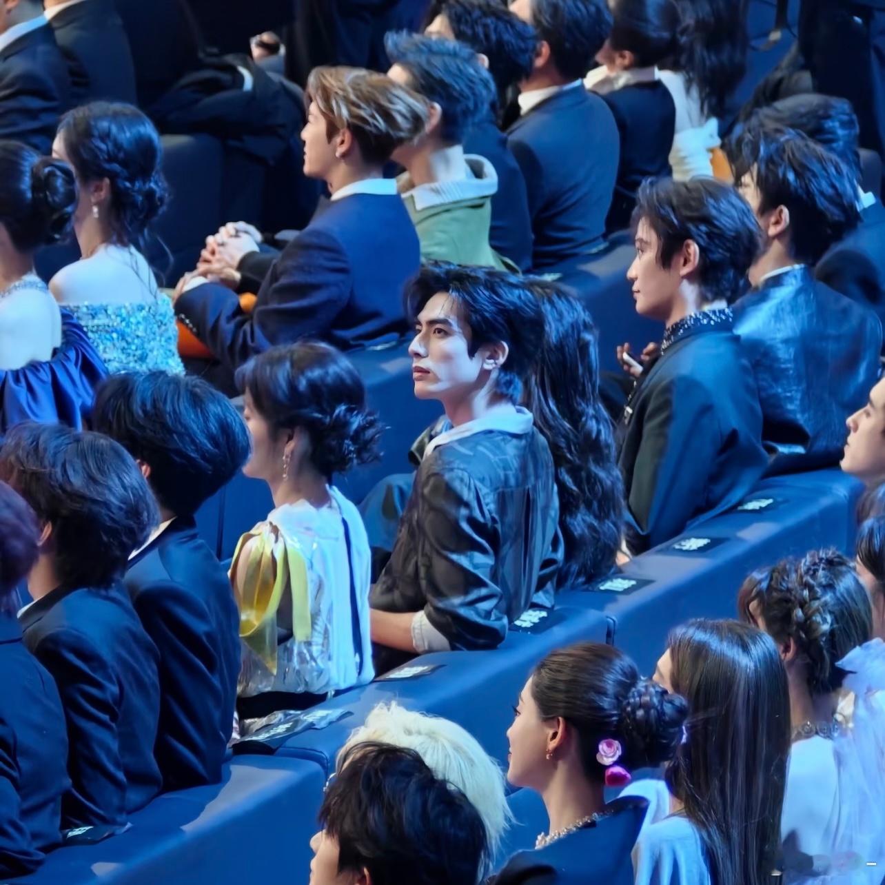 震撼，微博之夜宋威龙帅我一大跳 