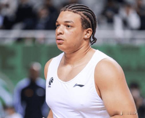 上海弃用小洛夫顿，顶级大外援在CBA不顺利



小洛夫顿被上海男篮弃用，半场比