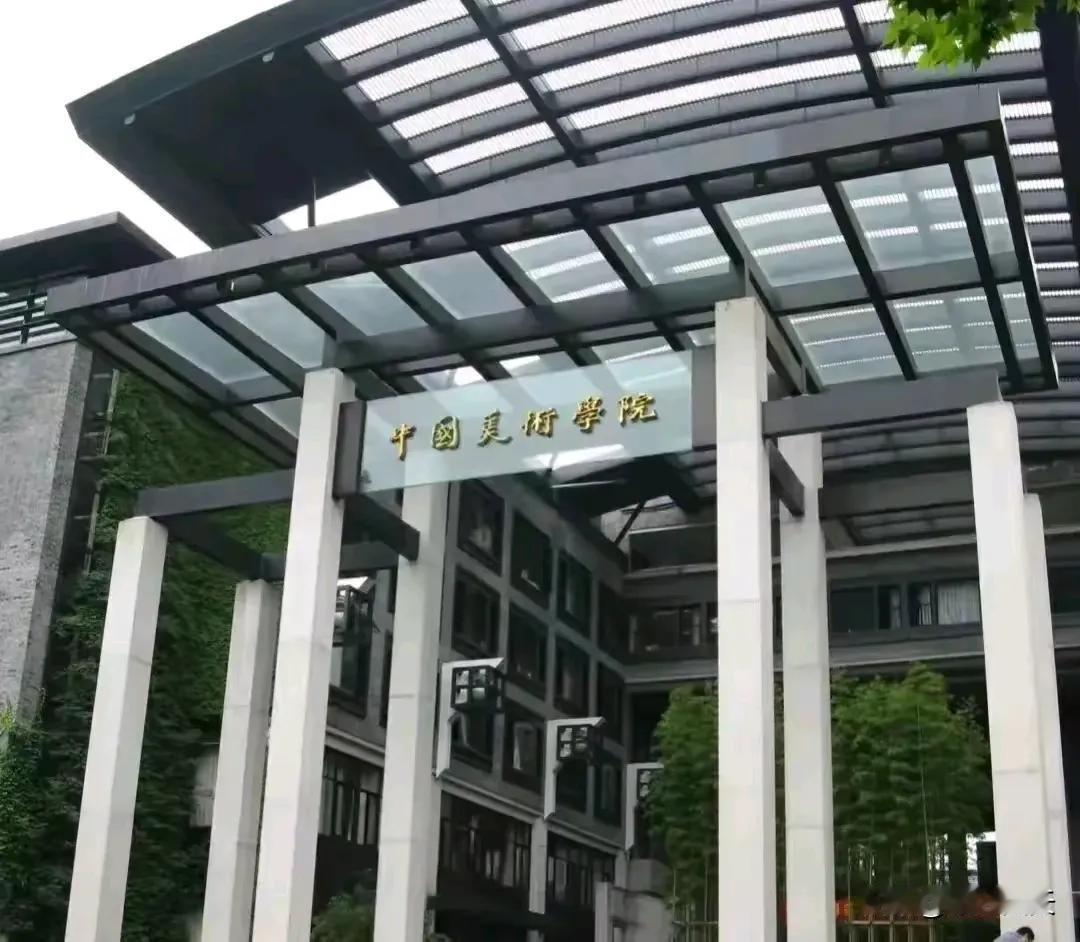 【最近高等院校与医院护士】
又有一所大学出事了，又一名护士与男友在酒店。
最近高
