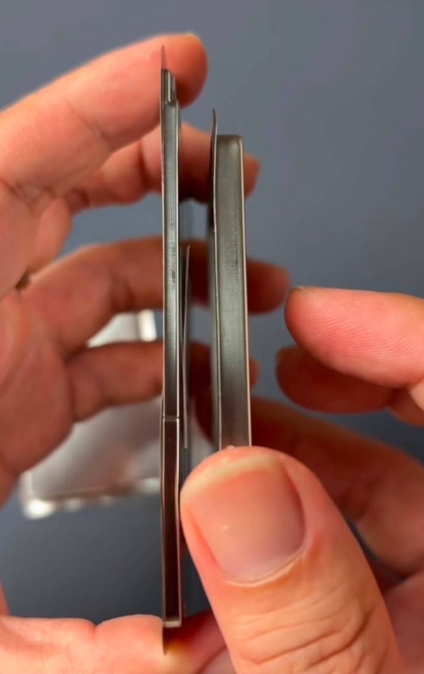 iPhone 17 Air 和 iPhone 17 Pro的电池厚度对比 ​​​