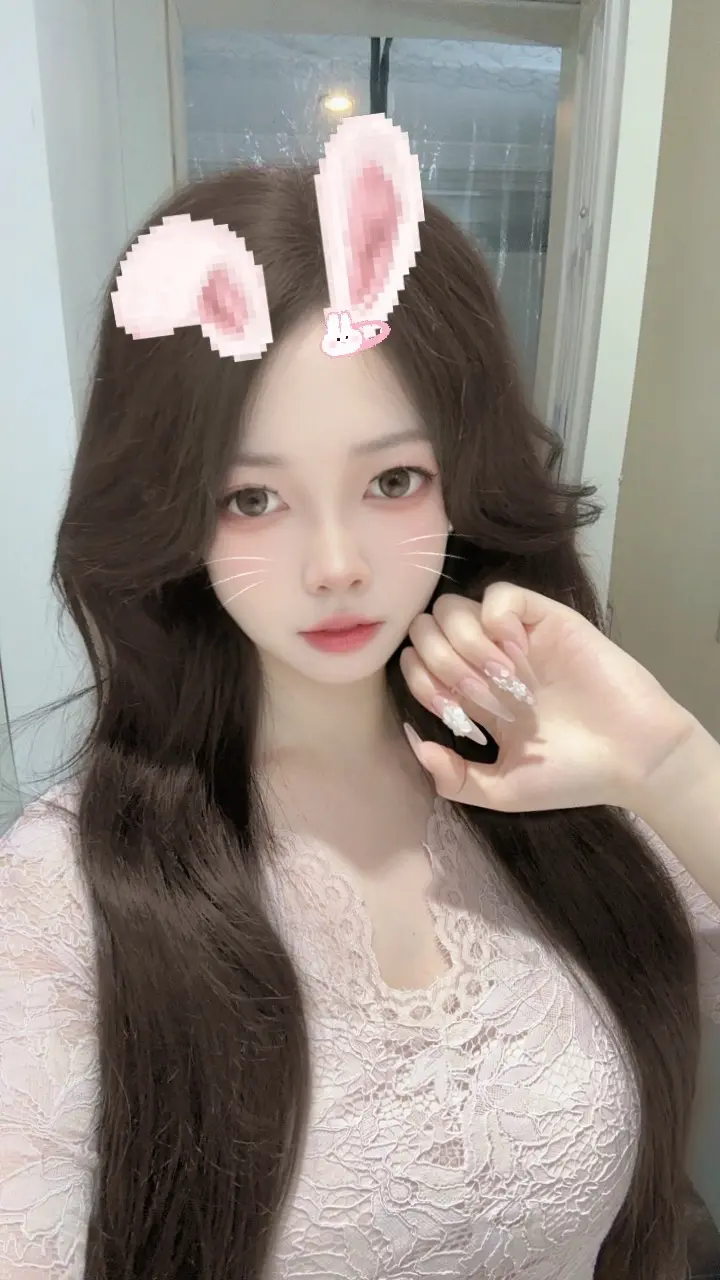 快夸我做了四个小时的美甲顺便再夸我好看。