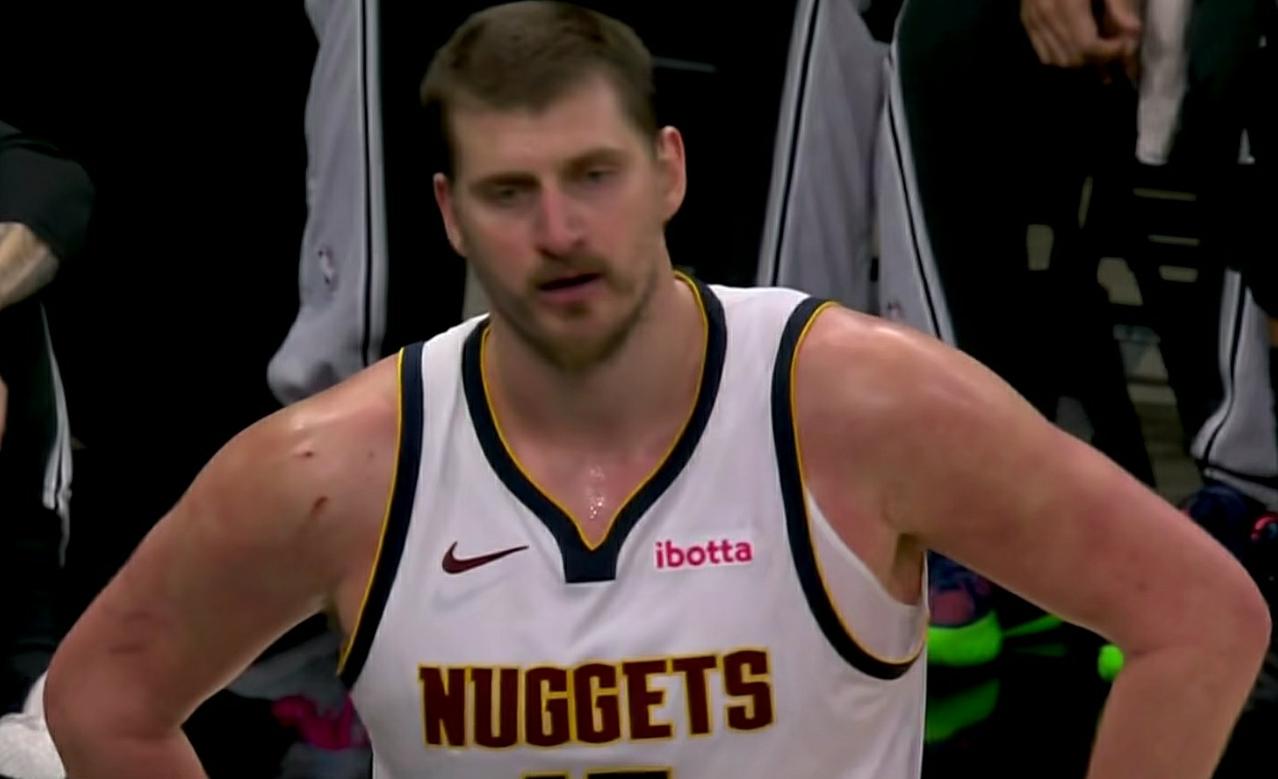 “五花肉”彻底变“红烧肉”了！

在掘金客场背靠背20分疯狂逆转马刺的比赛中发生