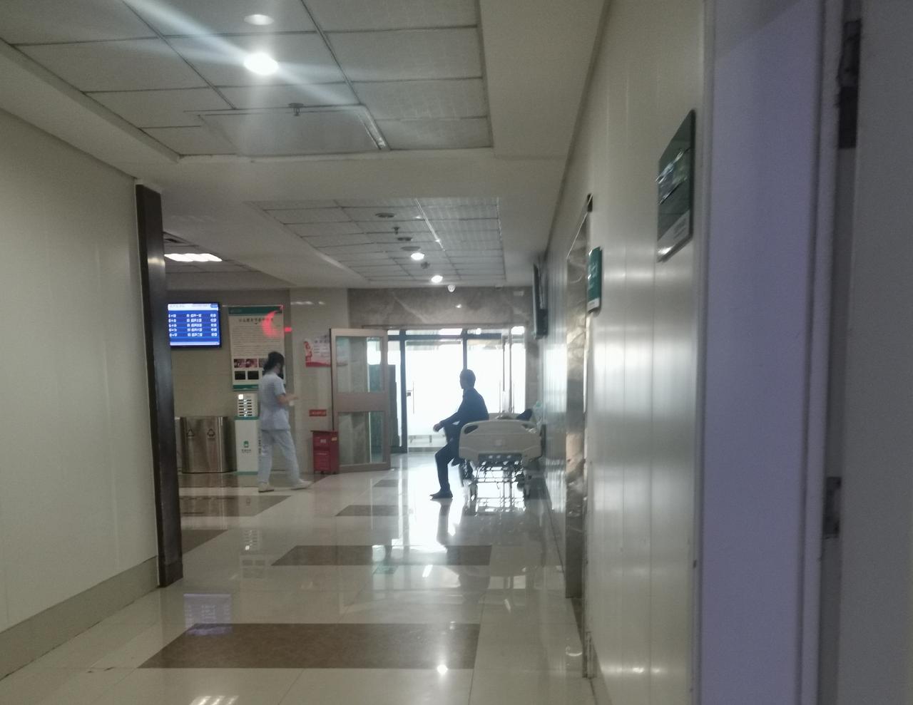 为什么有些人迷信经络？从心理分析来说，可能之一是因为按照经络走向来施加干预时，确
