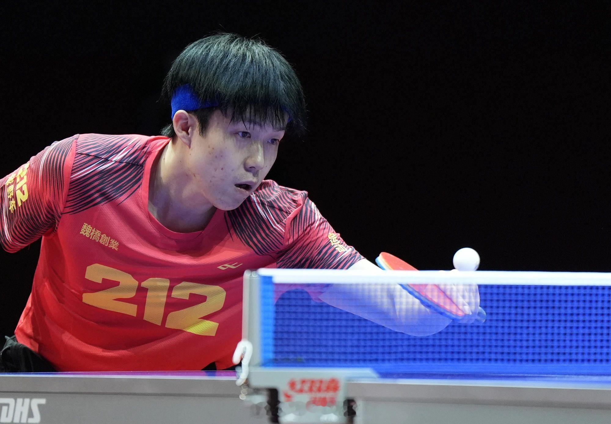 2024乒超联赛  已落幕，山东魏桥拿到男团冠军。王楚钦赛后表示，我和林诗栋从澳