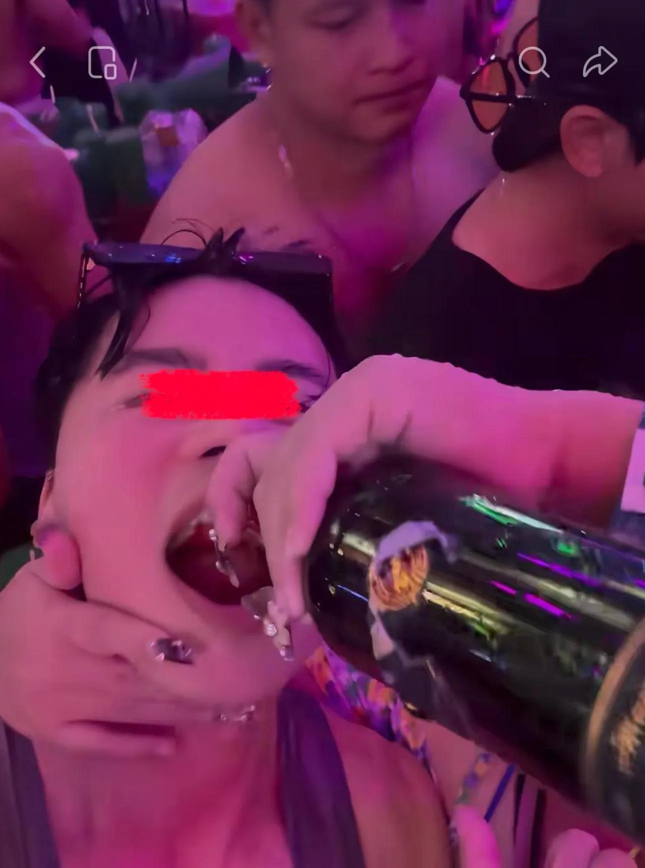 现在泼水节有的比耍流氓还恐怖，一女子在泰国泼水节疑似被投毒神仙水致昏迷失忆，没被