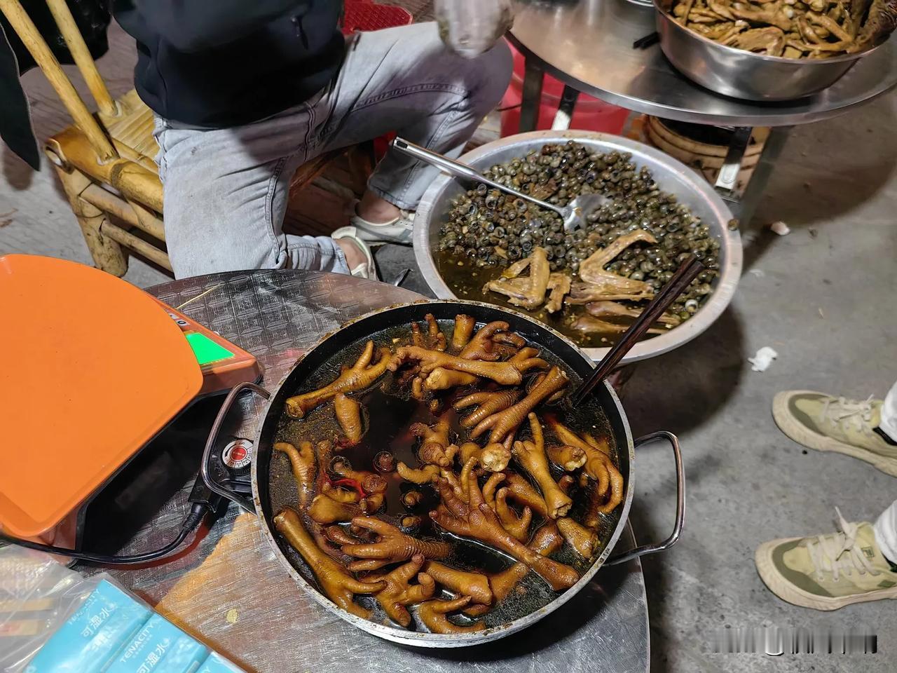 北流新圩镇玉虚宫附近夜市很热闹，品美食，逛大街，灯光秀…广西街游记 夜景