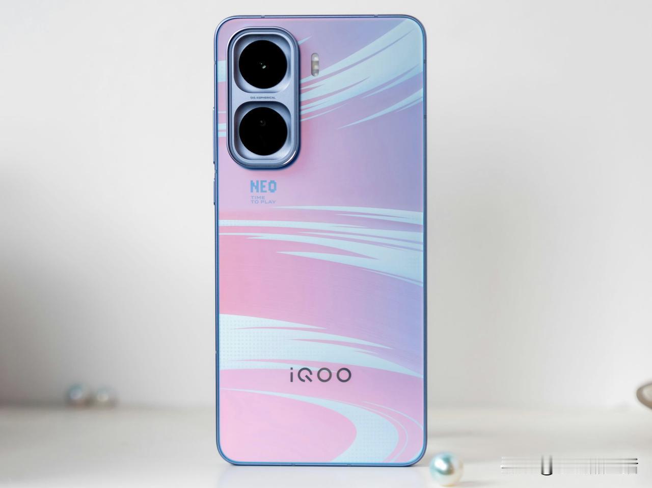 近日，有数码博主发文表示有人问iQOO Neo11后续会不会有小迭？

该博主回