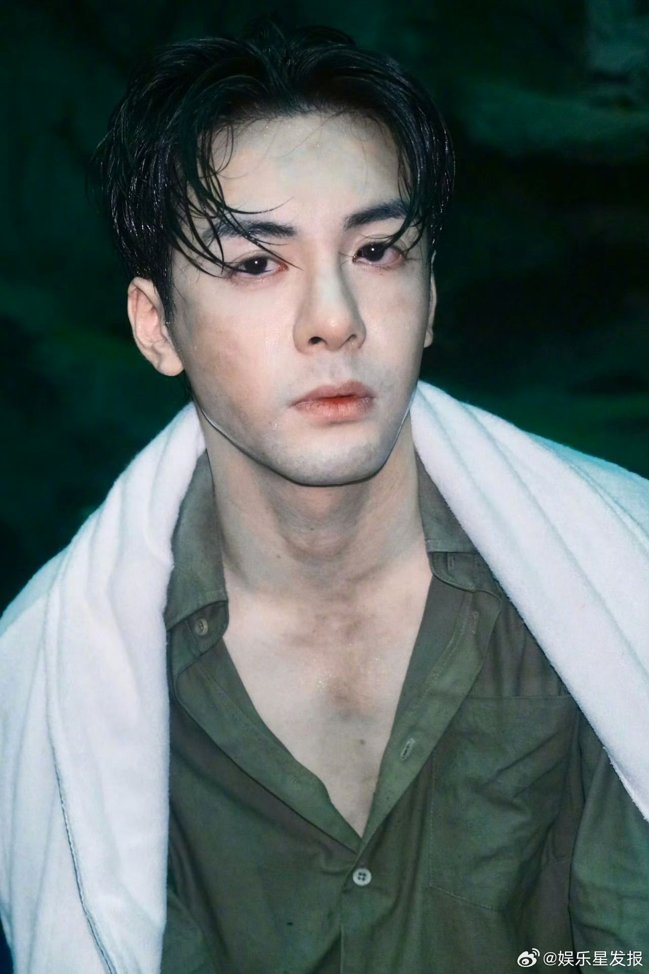 曾舜晞直播谈演员ai焦虑直播里聊到行业焦虑那段真的很戳人。他坦然面对压力，也清楚