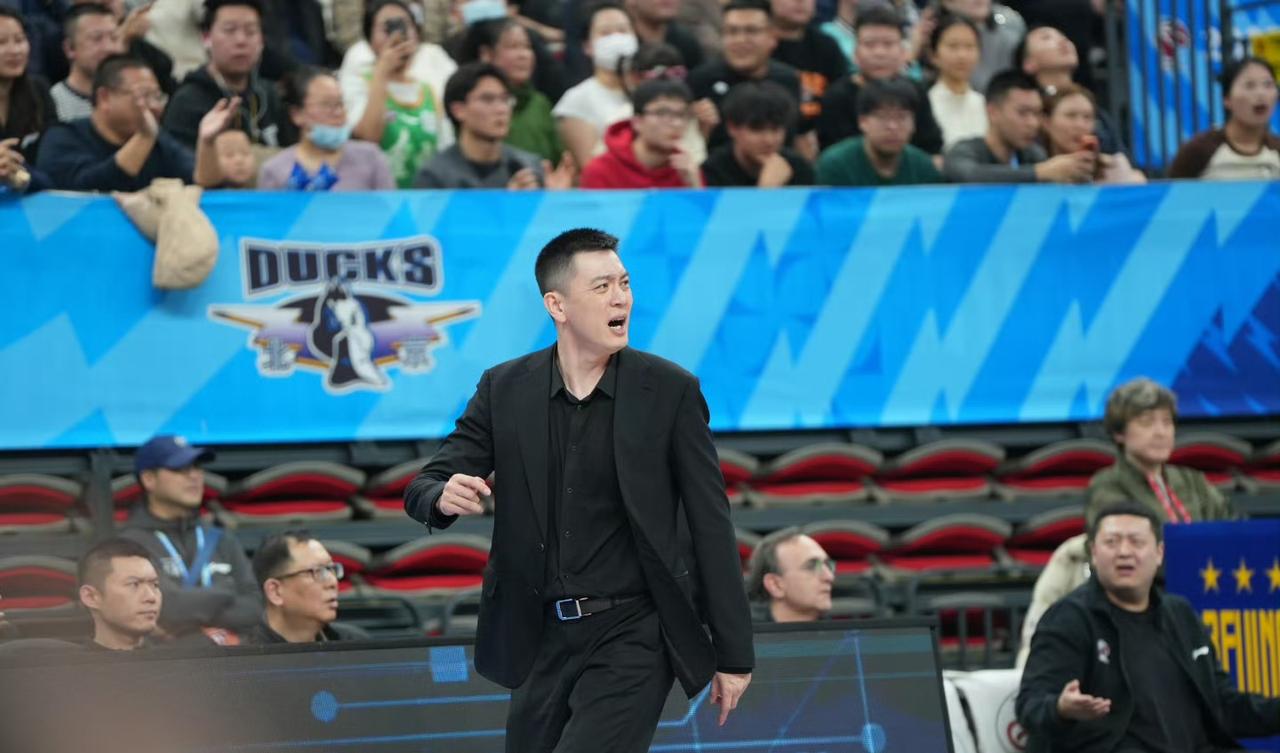 CBA北京VS辽宁，一场颇受争议的比赛，颠覆三个认知：

1、关于杨鸣，一向对杨