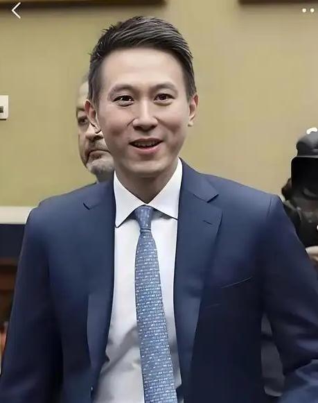 一个新加坡80后，拿着上亿美金的年薪，替一家中国公司在美国国会舌战群儒五小时，全