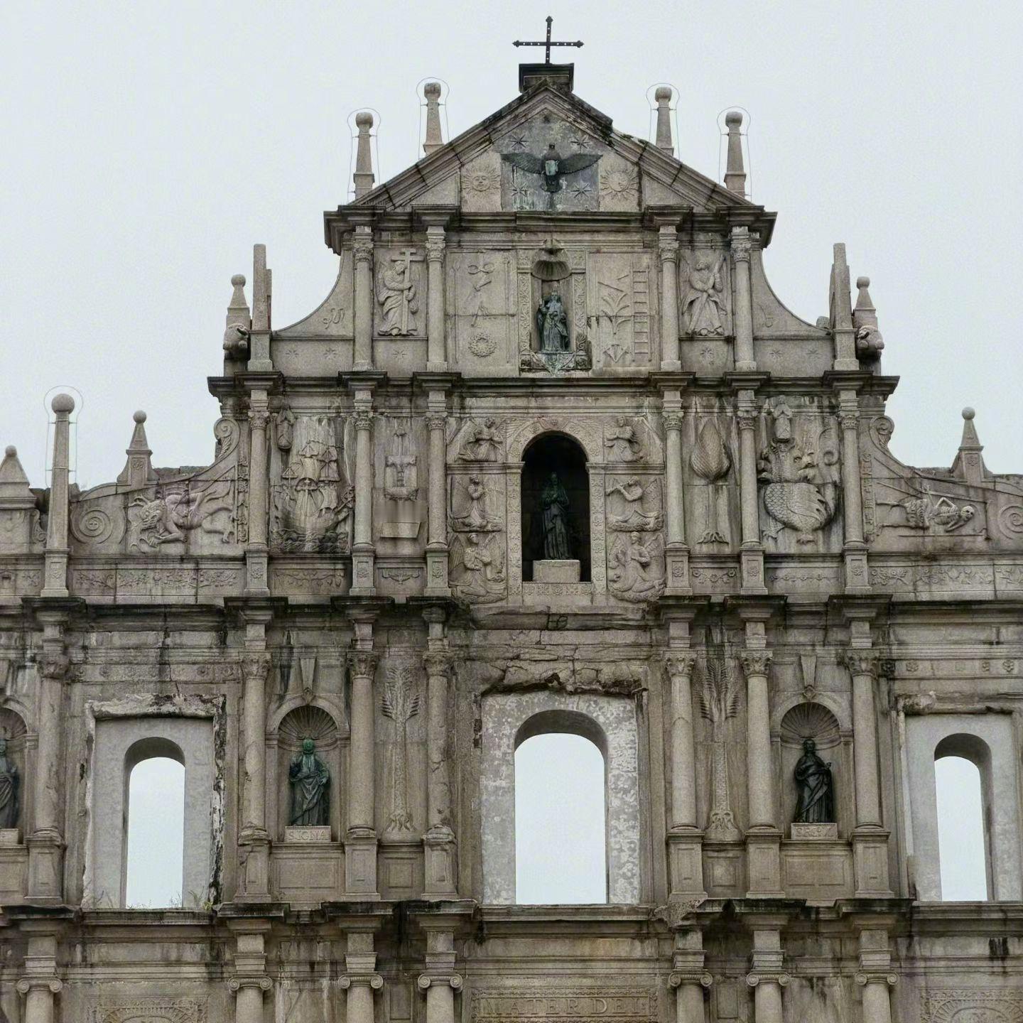 去了另外的城市，感受不一样风景。✈️📷又到周五，祝大家有个愉快的周末！评论区抽