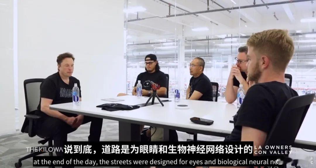 用一句话总结特斯拉和小鹏方案的特点，便是以强AI辅助弱感知。在此要搬出行走的第一