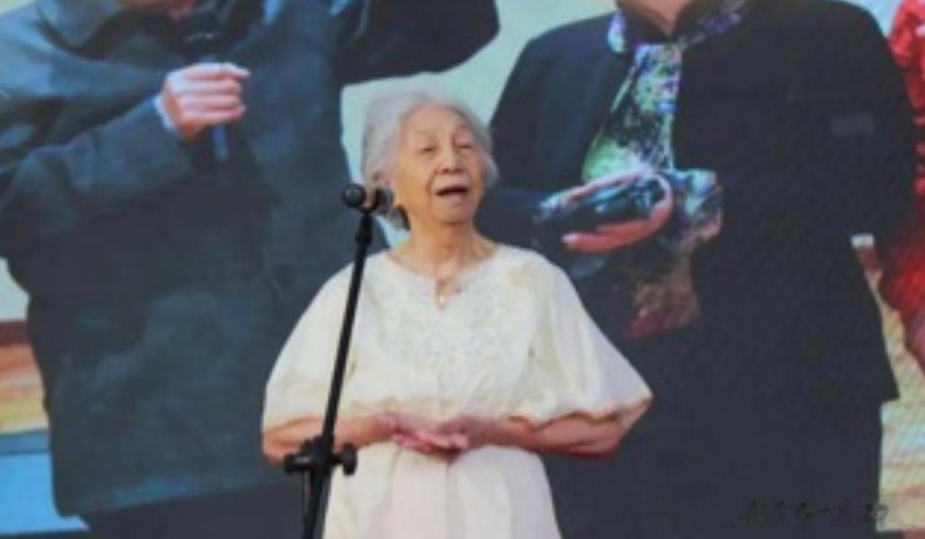 2018年，北大教授钱理群和妻子同时患癌，而妻子更是被告知只有4个月的生命了。她