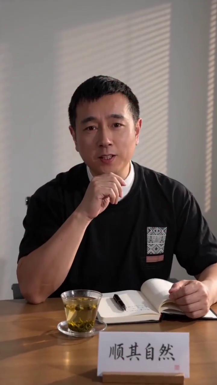 告诉你个秘密：请善待自己。这个世界其实就你一个人，你在，世界就在。我们终究只是时