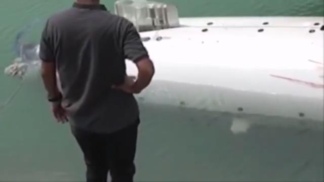 伊朗革命卫队宣布在霍尔木兹海峡入口缴获了一艘美国无人海上航行器，并称其为：“最新