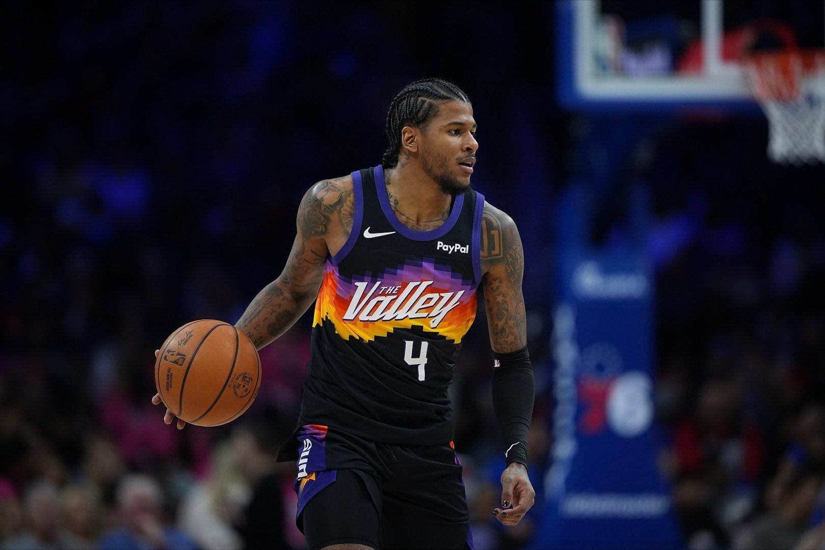 近6场杰伦·格林场均仅得13.8分4.0篮板2.0助攻2.0抢断外加2.5失误，