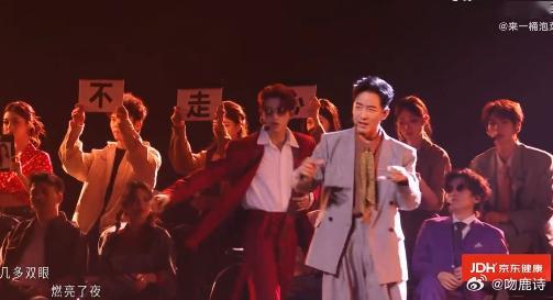 郭晓东真的努力了披荆斩棘直播 郭晓东真的努力了，从初舞台到现在进步超大，全程认真