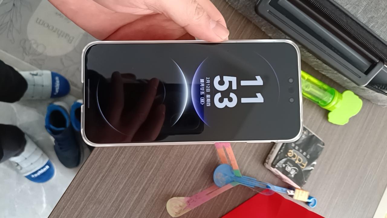 华为手机值不值得买，得看个人需求。我觉得它挺值得入手的。
从技术实力看，华为有自