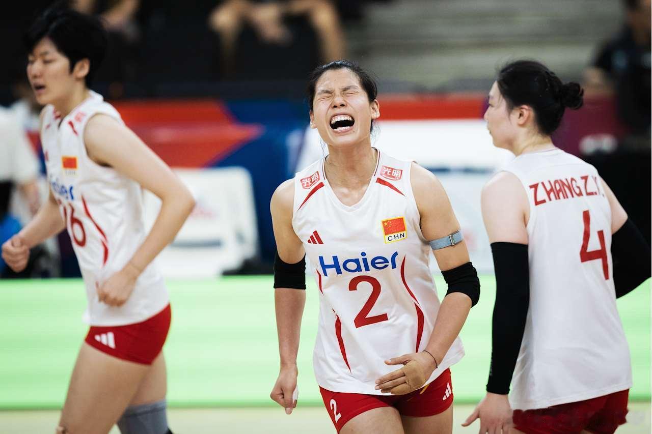 世联赛-中国女排3-2德国4连胜 龚翔宇夺赛点庄宇珊27分------北京时间6