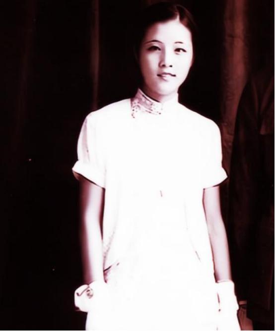 她17岁嫁给56岁上将，一生怀过16个孩子，去世后被安葬在八宝山

1996年6