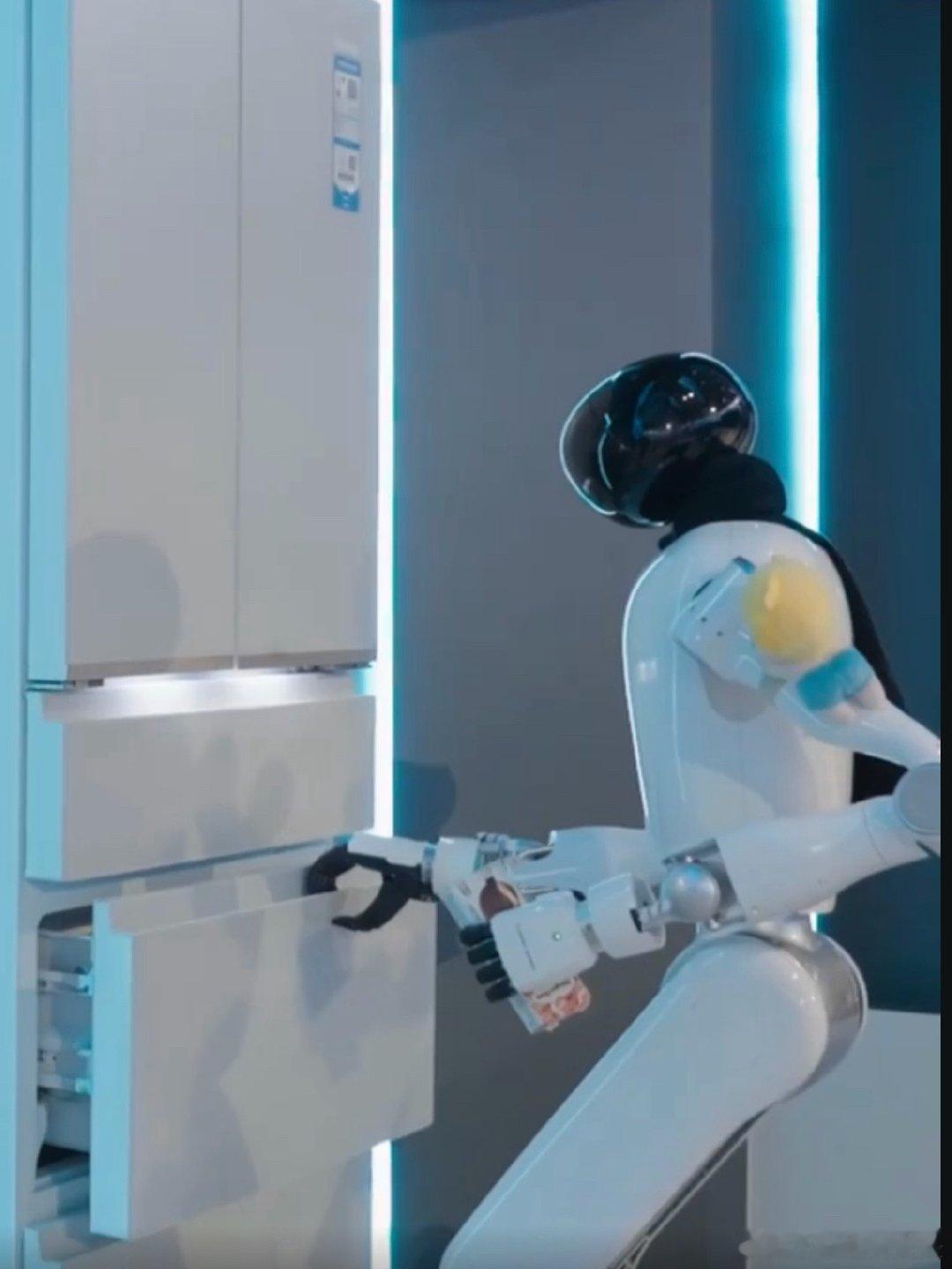 大家都跟着周总看过这次AWE了吗？海尔真的有点东西！其中我觉得最绝的是三款家庭机