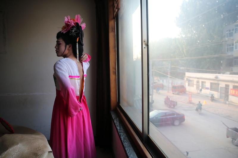 11月16日菏泽曹县，演出服电商王先生反映，湖南汉寿县职业中等专业学校在运动会演