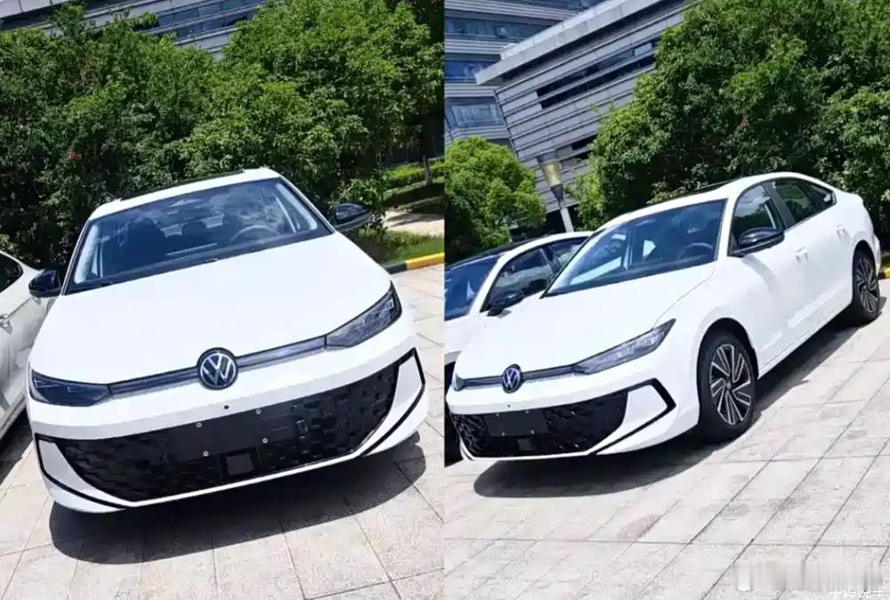 这是朗逸Pro，外观就是小号帕萨特Pro好好好，继续套娃～ ​​​