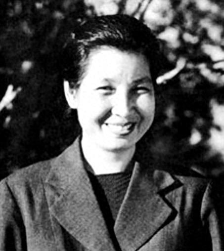 江西一名孤儿靠乞讨生活多年，23岁时中央派人找到他：他的亲生母亲如今已成为高官首