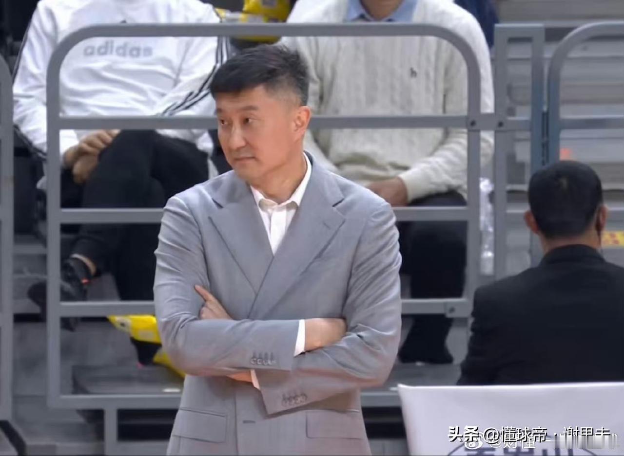 有一说一！广东宏远这两场输给上海，说白了就是内线被怀特塞德彻底摧毁了，和上海球风