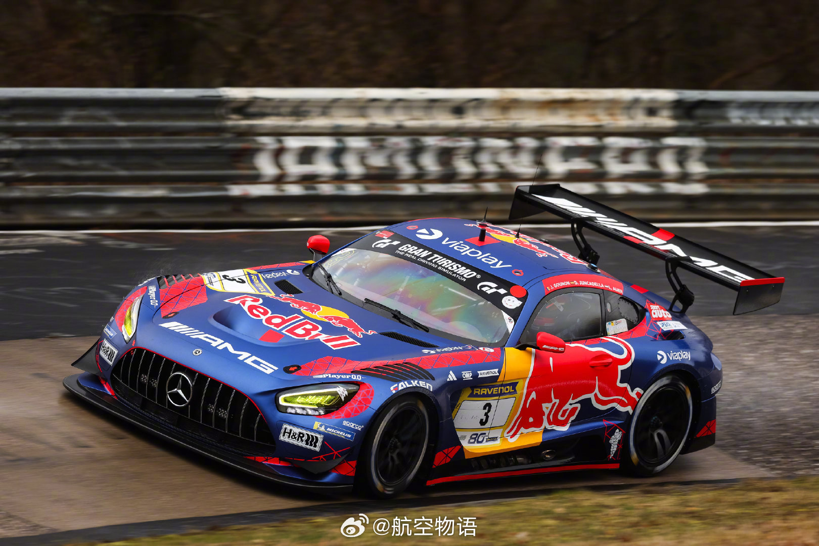 今晚维斯塔潘驾驶红牛涂装3号梅奔AMG GT3赛车出战NLS2，希望不是一场砍瓜