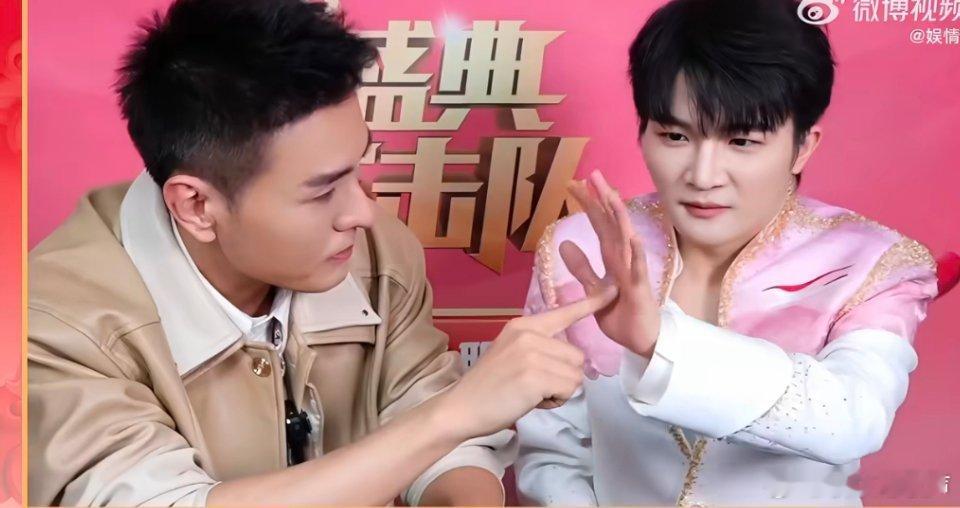 周深邓男子的默契 七秒视频看一分钟，全程笑点密集， 魔术届卧龙凤雏，周深邓男子的