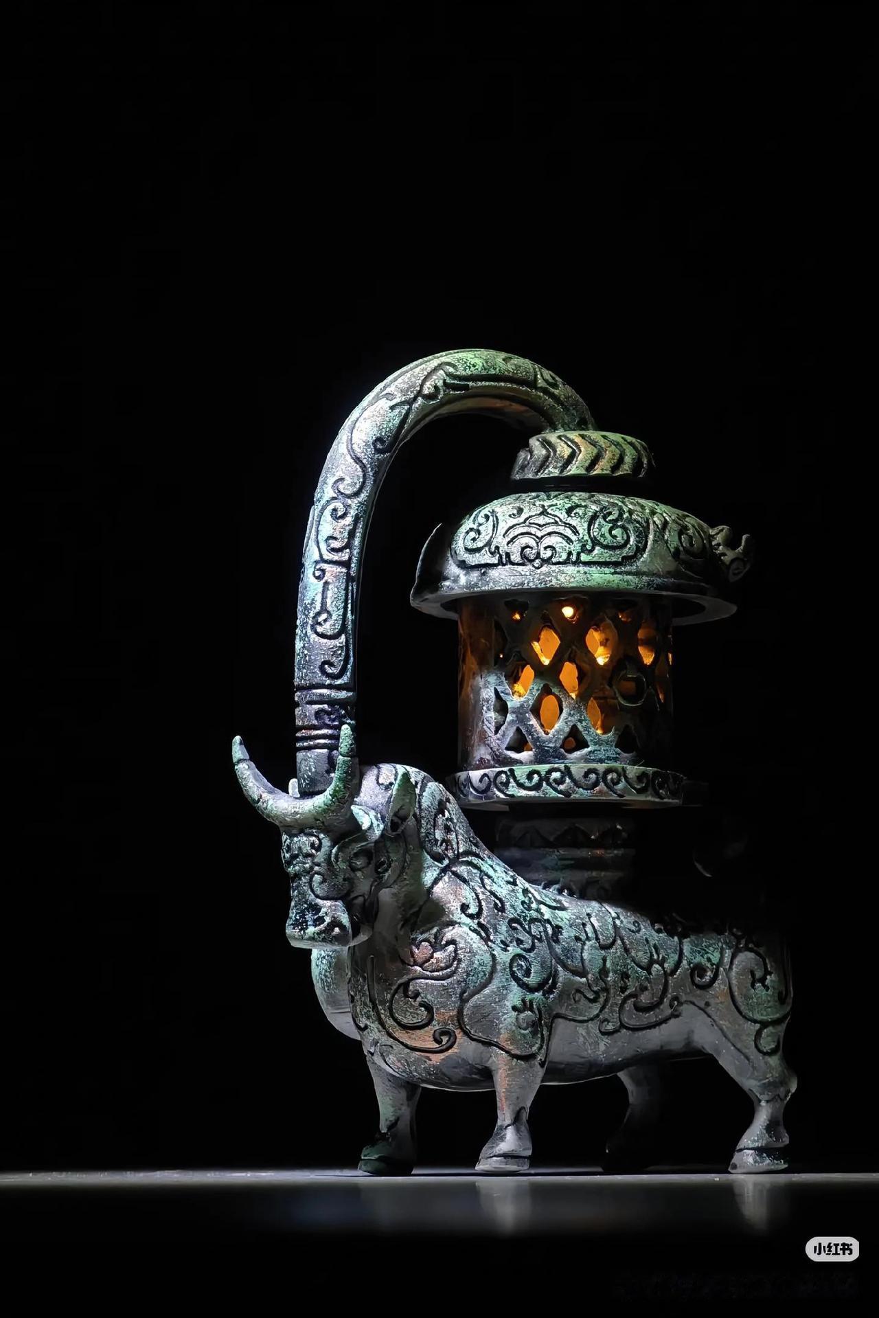 谁懂啊！这老物件我看懵了
家人们谁懂啊！我翻出个老物件，瞅着怪费劲的！上面有圈铁