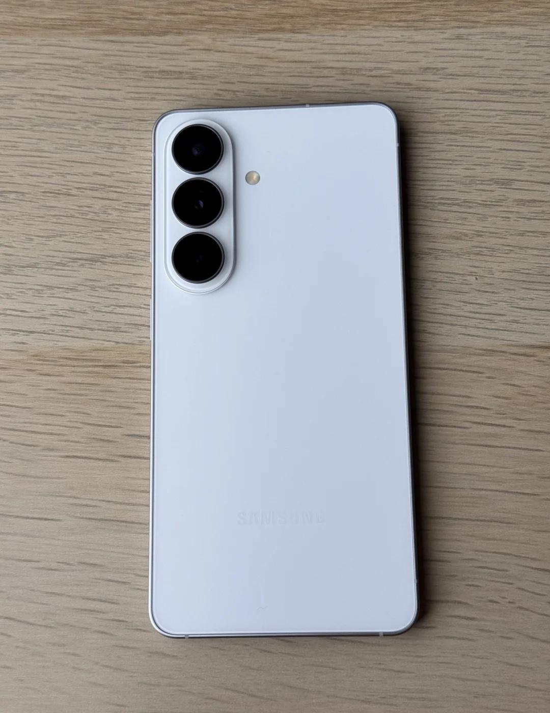 🇸🇬出Samsung s26 白色 12+256
几乎全新仅一点点小磕碰 1