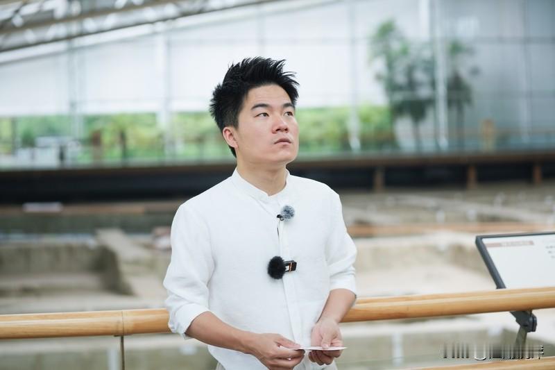 董宇辉西安中秋夜宴直播惊艳全网，仅仅38人的团队用小成本制作出媲美央视的直播画面