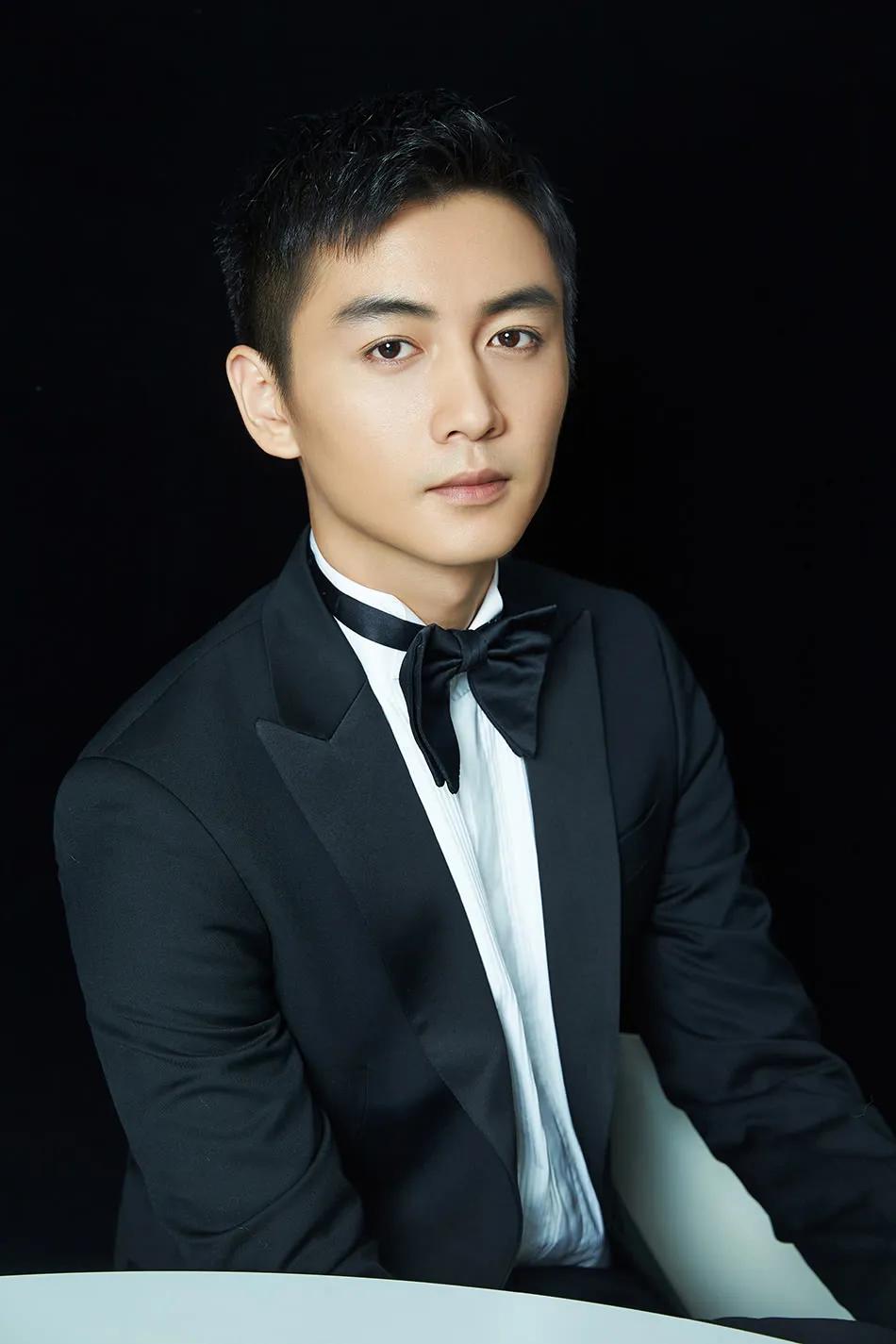 陈晓，长得帅气，但是有人认为他演技过于平淡，张力不够，说他的演技有待提高还缺乏男