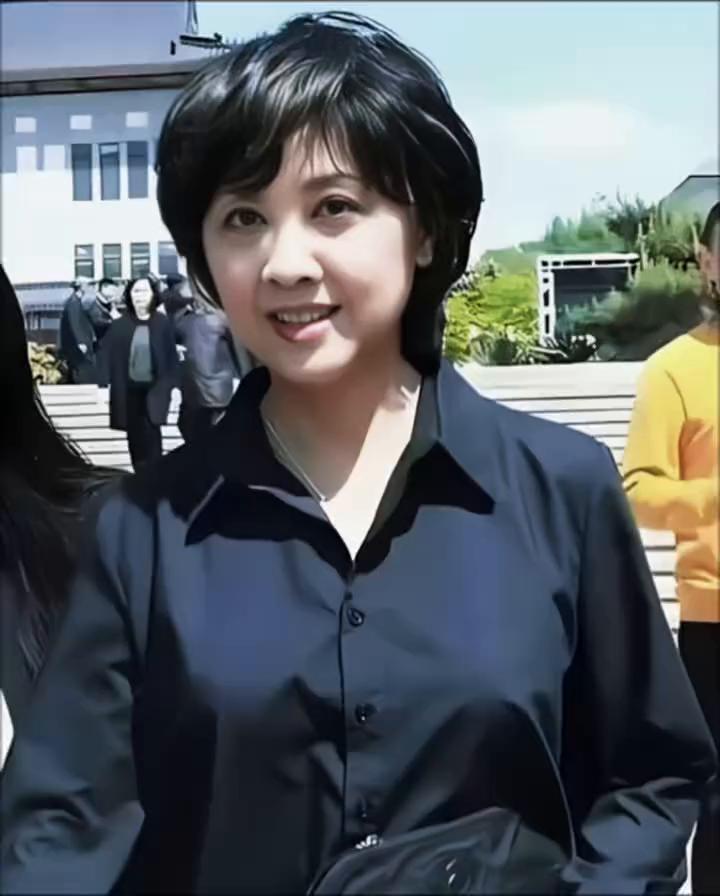 朱琳72岁风采不减，身姿丰润，脸上不见沧桑，双眸依旧清澈有神。她自带一种含蓄的东