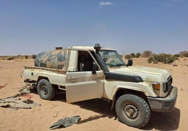 俄军 老兵确实战斗力非常强悍，2辆马里武装分子自爆卡车，装满200公斤 爆炸物 