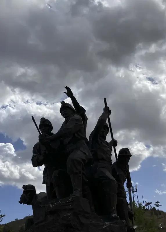 电视连续剧也看过五遍以上的
第一，神探狄仁杰
第二，亮剑
第三，黎明之前
第四，