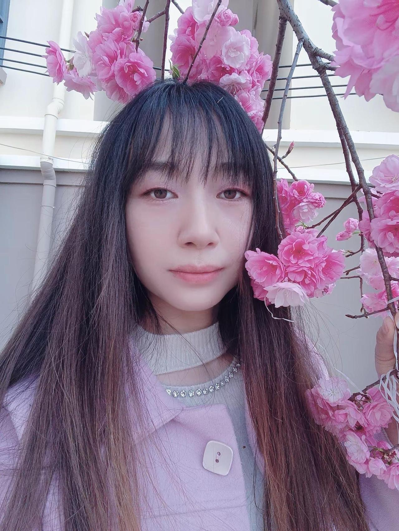 “3.8女神节快乐，女神万岁，祝你，祝我，祝我们，暴富，暴瘦，暴美，人生不被年龄