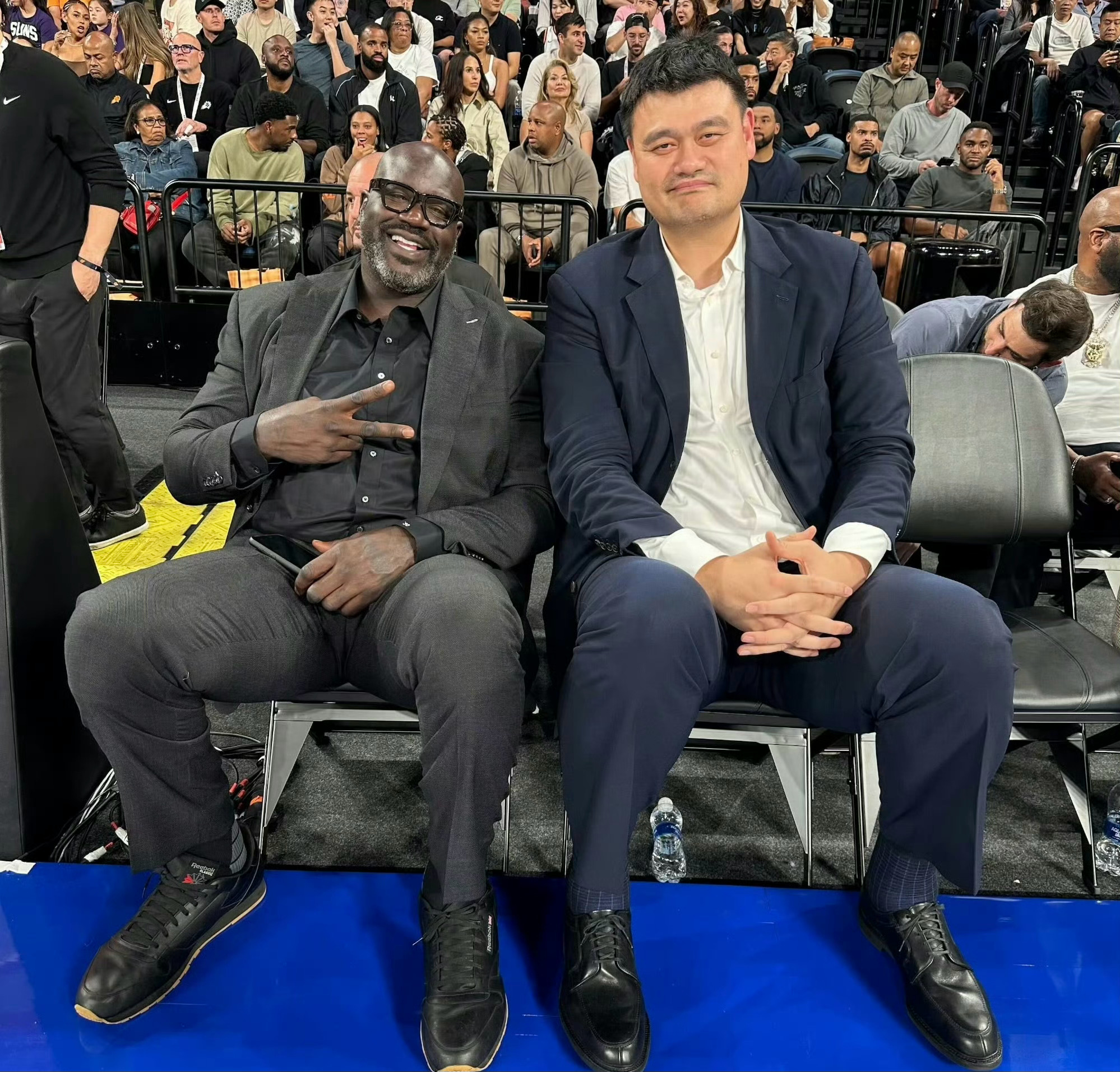 NBA 中国赛现场巨星云集！马云成龙贝克汉姆并排观赛 ​​​