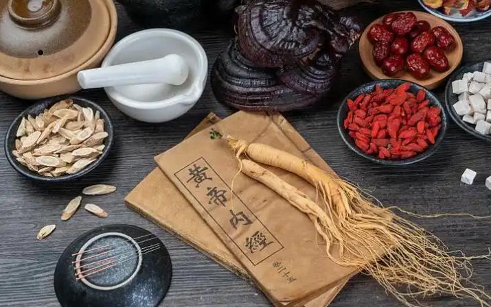面瘫到底是怎么来的？中医讲清根源和调理思路







说到面瘫，相信大家都不
