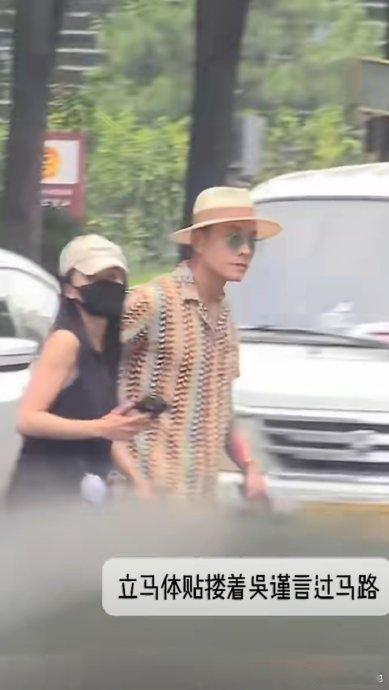 洪尧搂着吴谨言过马路近日，洪尧与吴谨言的一组路透引发全网热议。狗仔镜头下，两人过