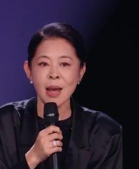 高高在上惯了，错把央视平台当个人能力。倪萍回应被骂上热搜，连说三遍“我错了”。三