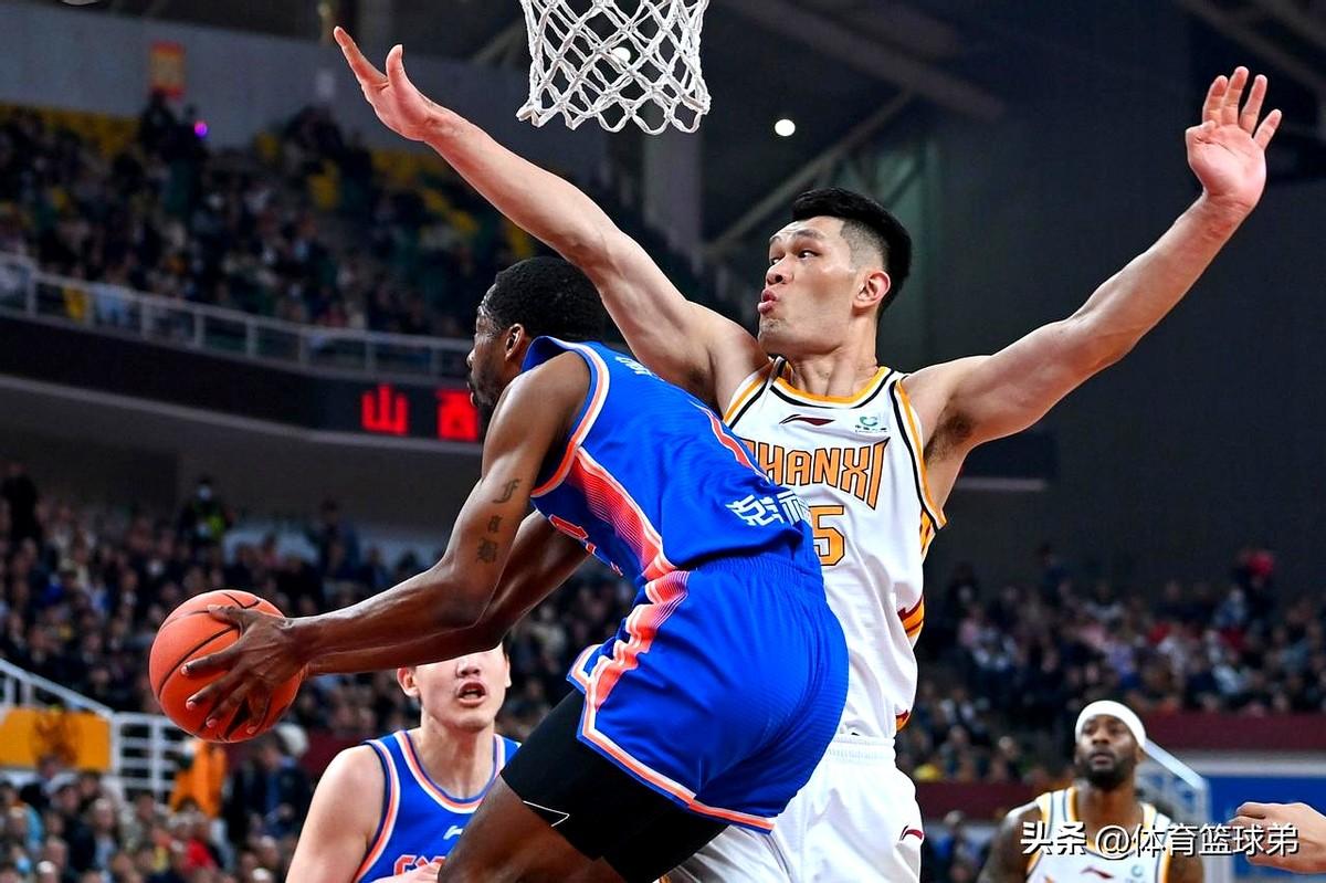 十三连胜啊，看着大王（王哲林）和队友们在场上那种舍我其谁的劲儿，真是又骄傲又替他