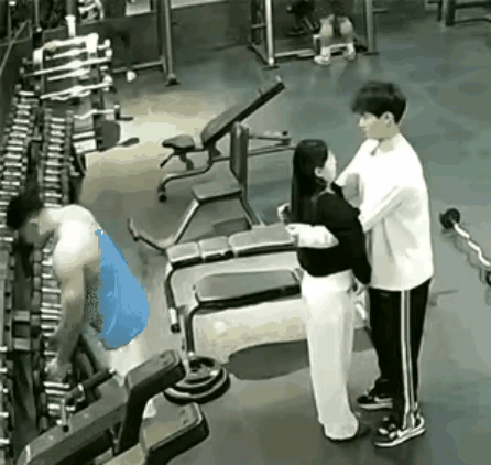 男子善意的谎言，使女子对男子很崇拜，但是必须得努力健身，否则骗得了一时骗不了一世