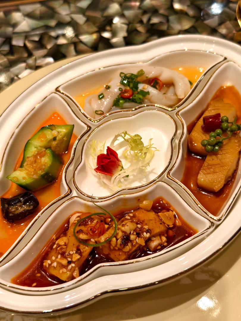风味居，米其林二星川湘菜🌟🌟 如果在澳门想吃口辣的，是最佳选择！辣度温柔香气